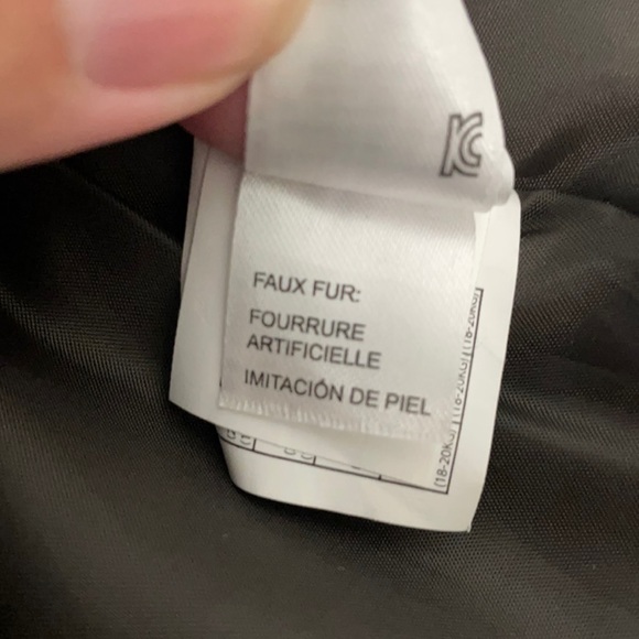 Like New Girls JOE FRESH Faux Fur Vest - Picture 3 of 3